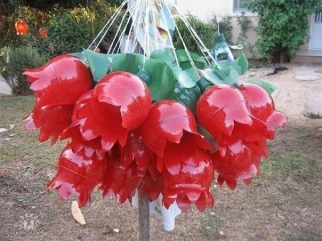 Цветы из пластиковых бутылок: букет ярких идей для вашей дачи Цветы для сада из пластика